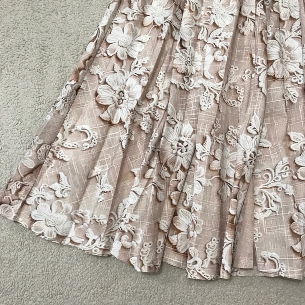 Midi Skirt NWOT Floral Lace Printed Length 34” Beige Size L - Picture 2 of 11